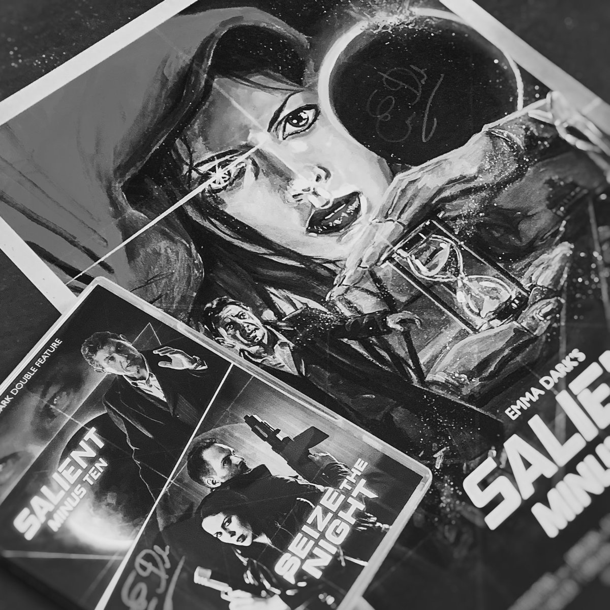 Sending more signed goodies out! SALIENT MINUS TEN merchandise available EXCLUSIVELY on my Etsy store! Order yours today! etsy.me/3c30XCe 🖤🎬
. . .
#autographs #autograph #horror #poster #dvd #emmadark #filmmaker #director #etsy #supportindiefilm #indiefilm
