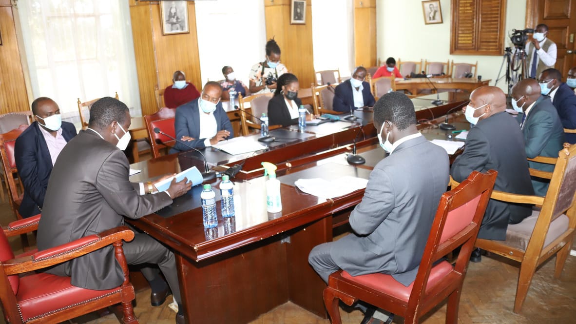 GvnMandago's tweet photo. Youth should utilize the economic empowerment opportunities that are available in Govt &amp; partners. Today, I signed a partnership agreement btw @KenyaCIC &amp; @UGC_TheChampion, the program is centered around agri-business which seeks to empower the young generation on smart farming. https://t.co/fsQKA7ubio