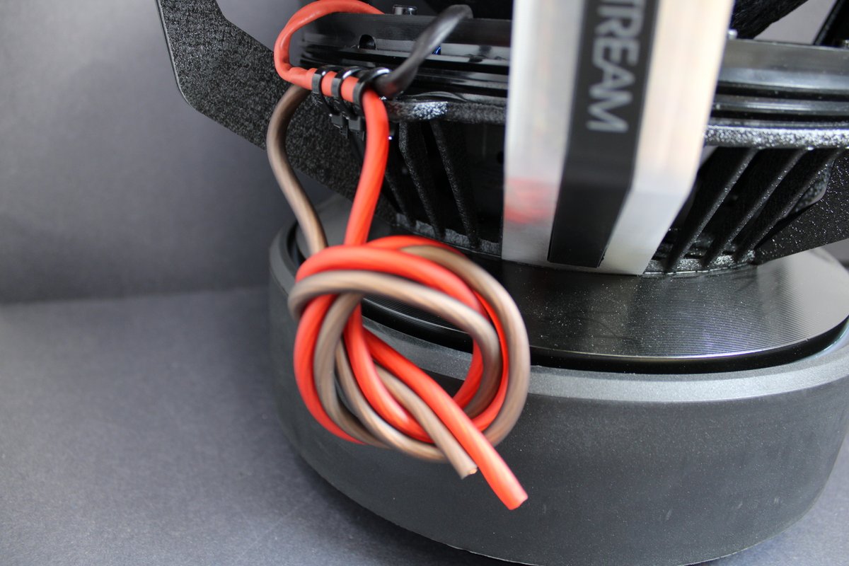 SOUNDSTREAM_USA's tweet photo. Push Style Terminals or Raw Wires? #Soundstream https://t.co/NNCuCzP3k7