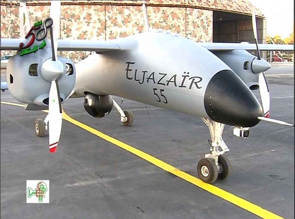 Les El-Jazair-55 sont des Yabhon Flash-20 non armés et plus petits. Ils ont  pour mission le renseignement, surveillance et reconnaissance (ISR), servir  de plate-forme relais de communication et voler plus de 60h.