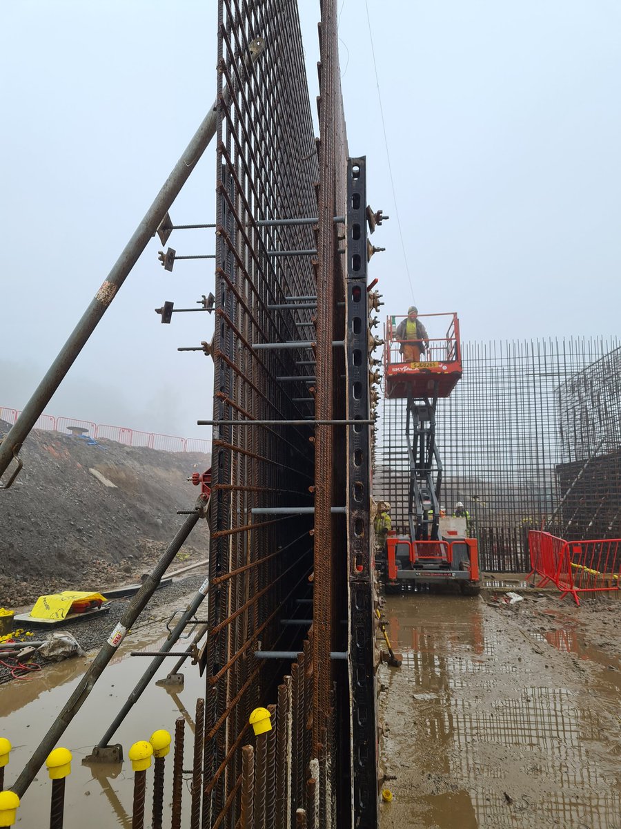 SeerConstructi1's tweet image. Our Peri Formwork Duo being used for 6m high retaining walls.
Lightweight, manual handling, recycled plastic. 
#periformwork
#duo
#bamconstructuk