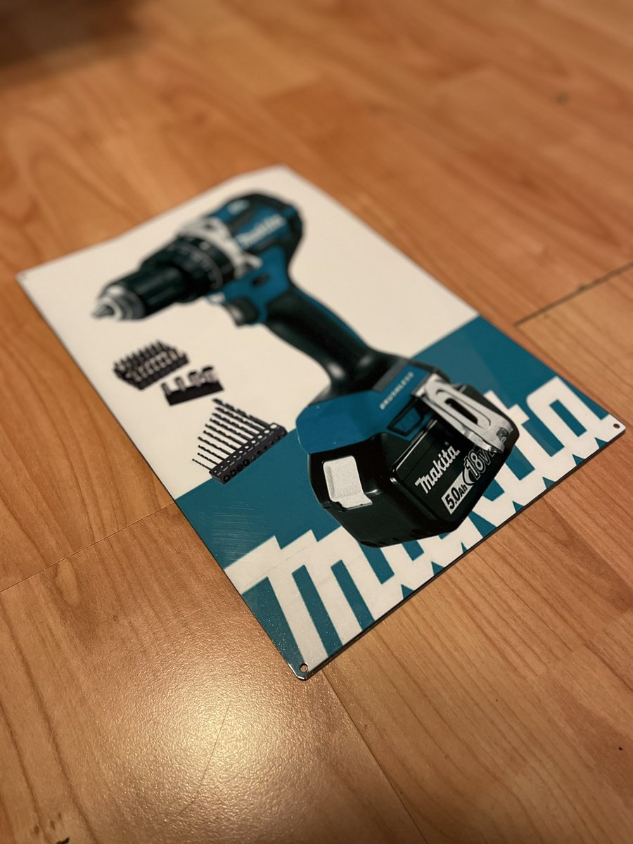 A ves tisto k folk naroča preko Wish in potem namesto produkta prejme sliko produkta.