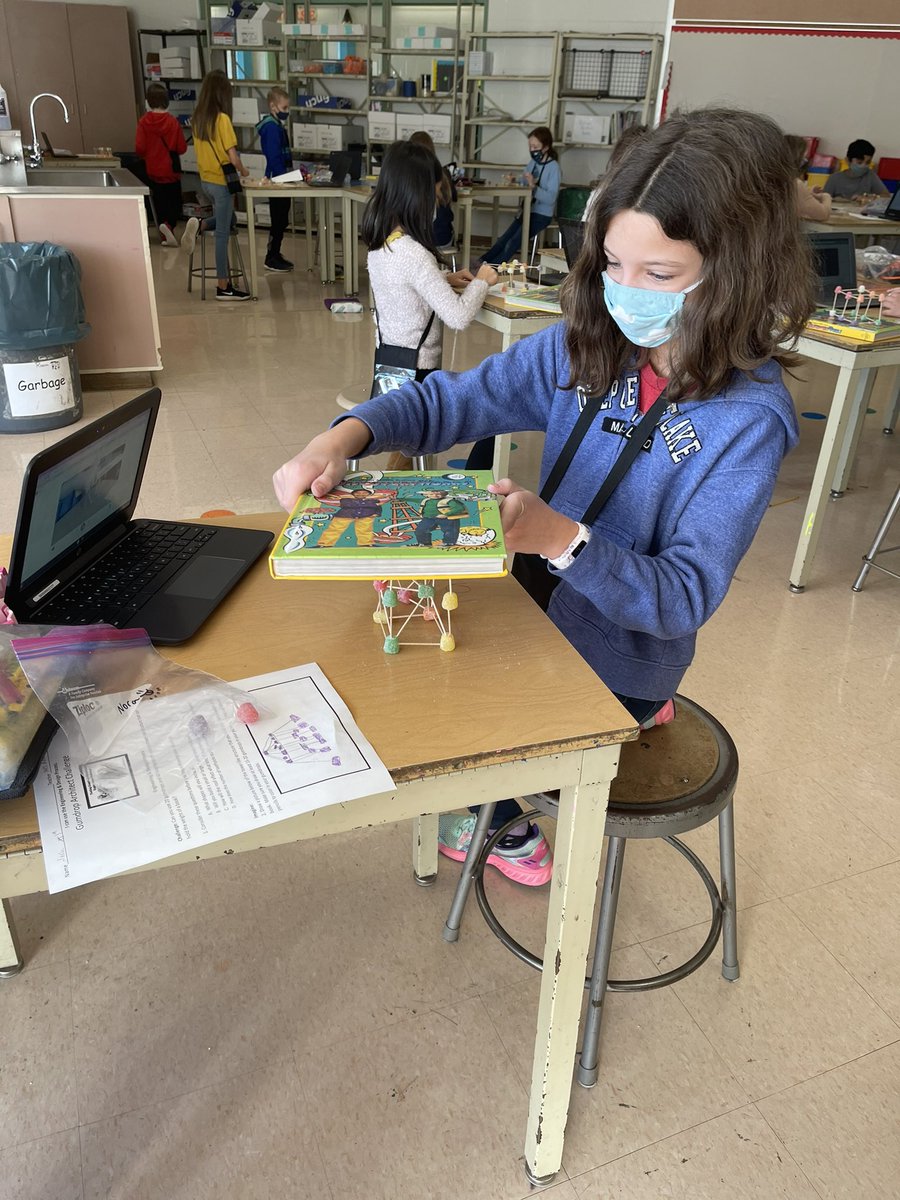 MCSSTEAM's tweet image. Learning about the importance of a supportive foundation to make a strong gumdrop structure! #MasonElementary #stem #steam