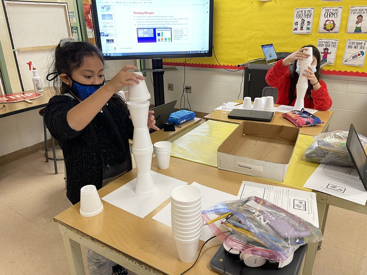 MCSSTEAM's tweet image. Learning about the importance of a supportive foundation to make a strong gumdrop structure! #MasonElementary #stem #steam