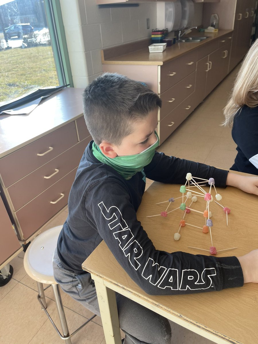 MCSSTEAM's tweet image. Learning about the importance of a supportive foundation to make a strong gumdrop structure! #MasonElementary #stem #steam