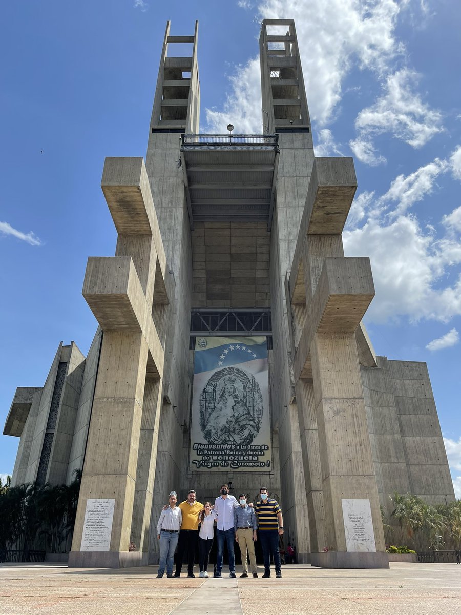 prospericarlos's tweet photo. Desde el templo de la Virgen de Coromoto, patrona de Venezuela le pedimos nos llene de fuerza, salud y fe que nos guíe con su sabiduría en esta lucha por recuperar la democracia y libertad que tanto anhelamos los venezolanos.
Con su bendición seguiremos nuestra cruzada por Vzla! https://t.co/zMK0By0ARy