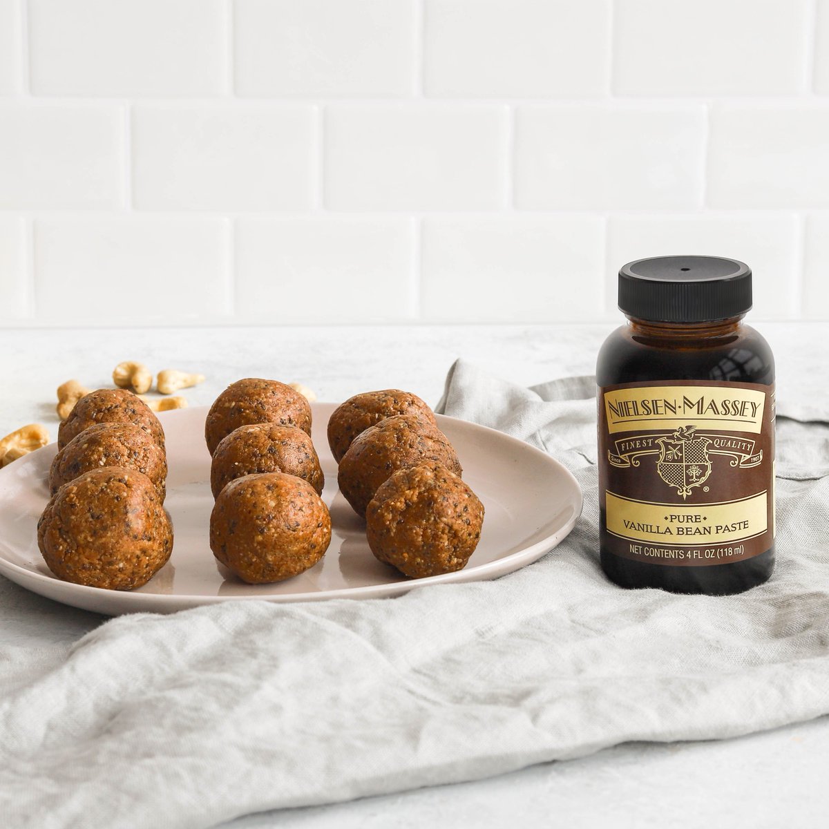 NielsenMassey's tweet photo. For those in need of a quick on-the-go breakfast we have the perfect no-bake, protein-filled option. Visit our link below for our No Bake Vanilla Protein Bites, which are made with only five ingredients and are both gluten-free and vegan! https://t.co/LtY9zQLivA #BakeforYou https://t.co/e7o0Ee4WY0
