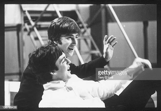Paul McCartney and John Lennon rehearsing for their roles as Pyramus and Thisbe - a thread ➳♡゛