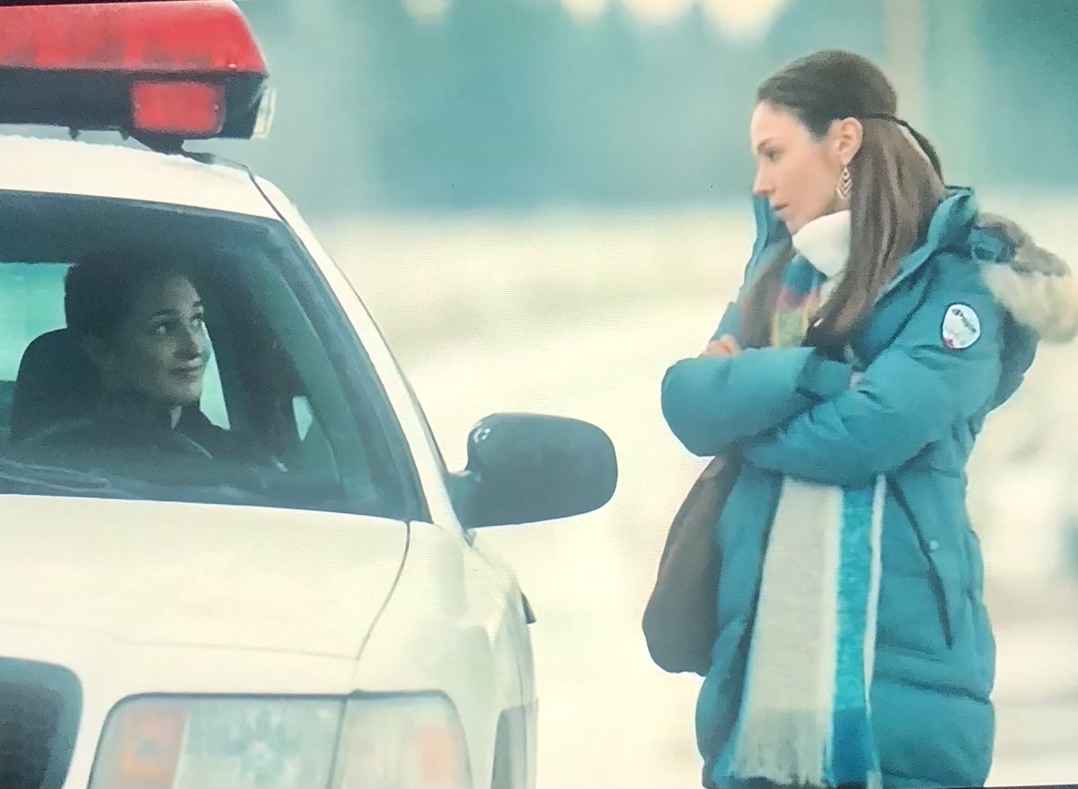 EreseKim's tweet photo. Steps on how to win #WaverlyEarp 2b ur gf the #NicoleHaught style: 🤣😉😘
1. Shake hands 🤝
2. Threat w/ taser gun
3. Use ur charm 👀😍😉
#WynonnaEarp #WayHaught #FiveForWynonna #FightForWynonna #Earpers #PinoyEarper 🇵🇭 #E4L #AsianEarper #Season5 #EarperFamily #WeIsTheTeam https://t.co/yclSTiCWab