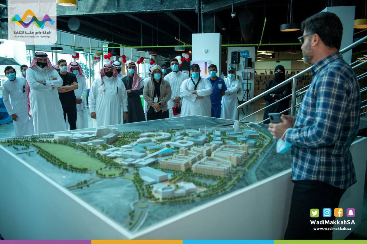 WadiMakkahSA's tweet photo. جانب من زيارة رؤساء الأندية الطلابية في #جامعة_أم_القرى بمقر شركة #وادي_مكة_للتقنية وبرئاسة وكلاء #عمادة_شؤون_الطلاب سعادة الدكتور ياسر الحازمي وسعادة الدكتورة نهلاء حريري. https://t.co/eP0wsfD1Xy