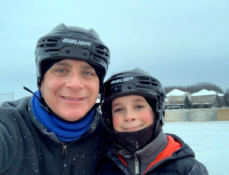 FlyYOW's tweet photo. Hockey dad @Joel999 connects with nature by skating at his local outdoor rink with his son, Lucas. #BellLetsTalk 

Joel, papa de hockey, se connecte à la nature en patinant avec son fils Lucas sur la patinoire extérieure de son quartier. #BellCause 

#YOW https://t.co/kWNz6vc2xV