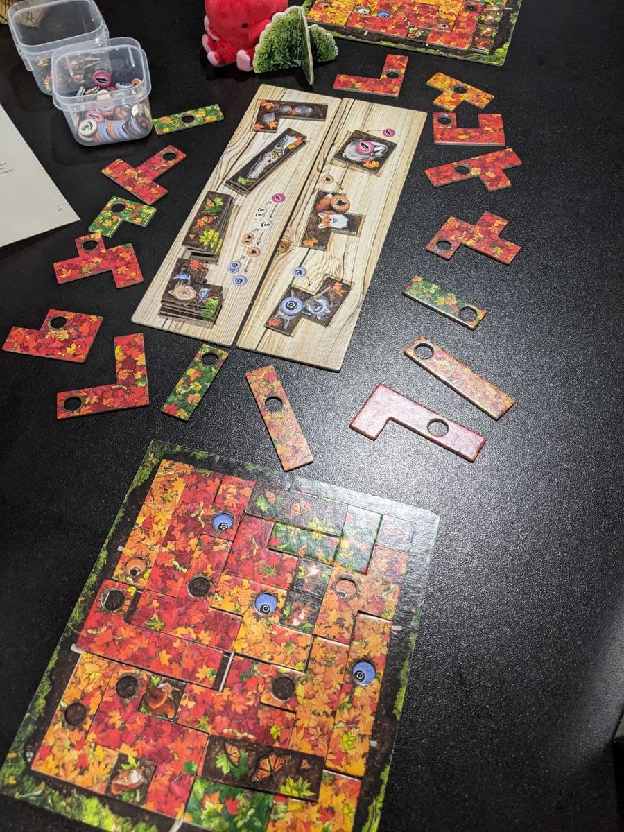 TakoBoardGaming's tweet photo. Been a while since I've played one of Uwe Rosenberg's Polyomino games that isn't #patchwork 

#IndianSummer is pretty to look at but so much heavier than Patchwork. I definitely prefer that latter.

#Boardgames #Tileplacement #tetris https://t.co/2pYULFDAGW
