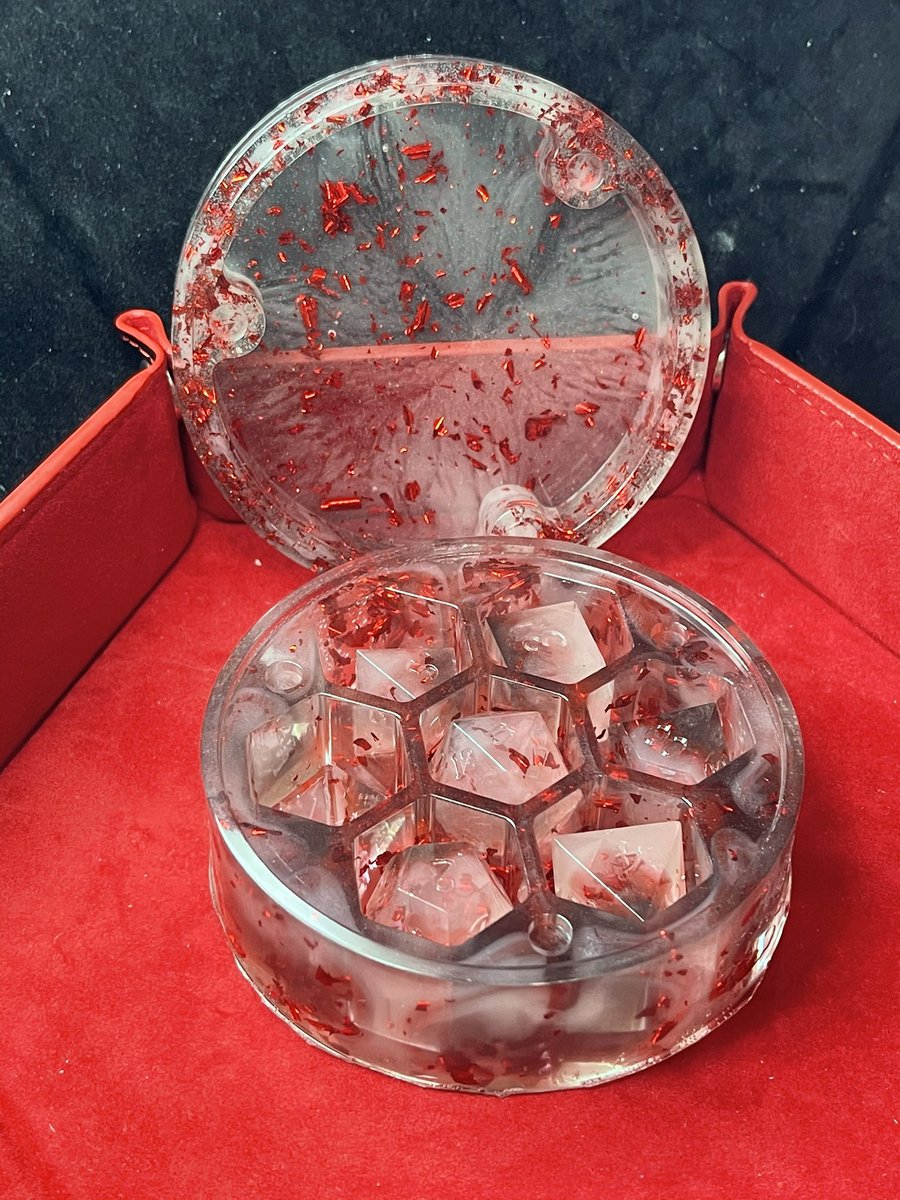AlkeshOne's tweet photo. Matching dice and dice box. Perfect gift for valentines...too bad my wife is not into dice.
#resindice #handmadedice #resin #dice #dicegoblin #dnd #dnddiceset #dnddice #diceset #polyhedradice #resinart #dicemaking #tabletopdice #dicecollector #dungeonsanddragons https://t.co/tOrwcmrENs
