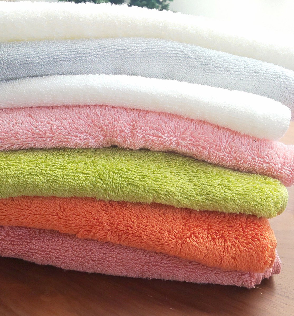 シュフロック エアーかおる の福袋が届いたので早速使ってるよ すっごいフカフカしてる 柔軟剤 を使わないほうが吸水力が持続するらしいけど 手触り的にはどうなんだろ ガサガサしてきたりしないのかな