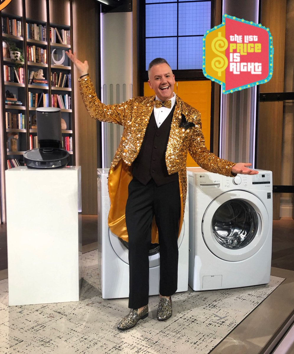 helloross's tweet photo. Just an average day at work on @DrewBarrymoreTV! ✨ #GameShowWeek #BarrymoreBeauty 📺 https://t.co/cNx9PfNXSh https://t.co/MiBnPgwXQT