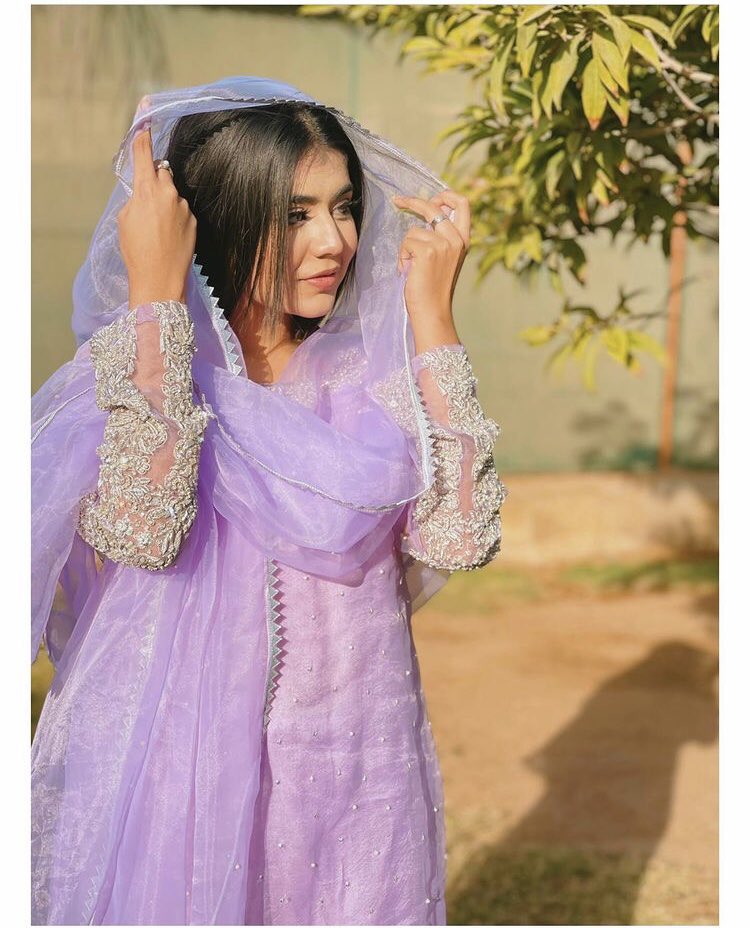 areeka haq purple dress video Le Aya Phool Wo by Areeka Haq in Purple Dress