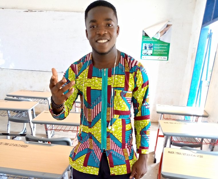attor_emmanuel's tweet photo. Behind every smile,there is a reason 😂😂😂😂😂 https://t.co/blZbbeEvq7