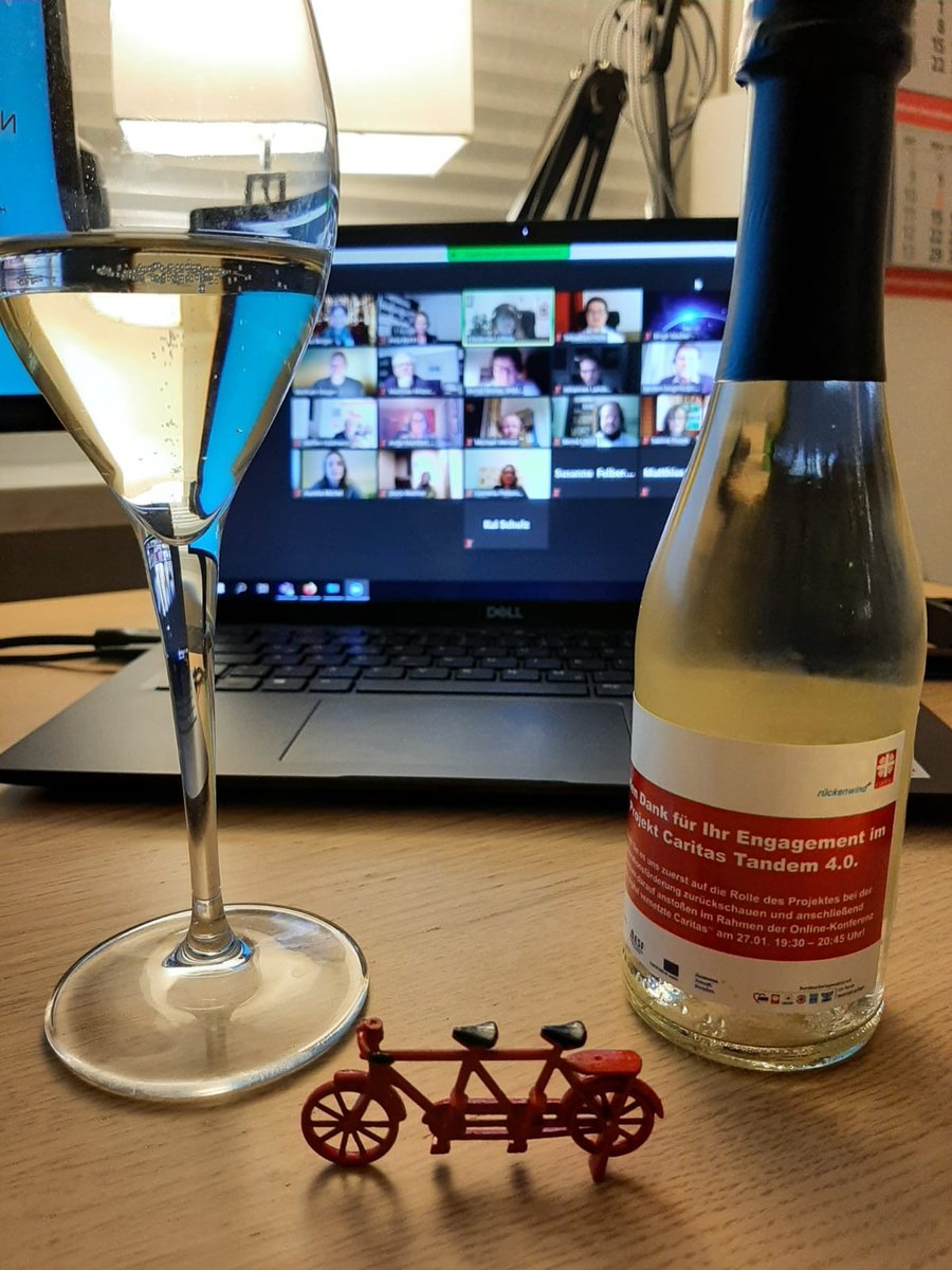 Caritas4punkt0's tweet photo. @Caritas4punkt0 ist, wo Surfer auf Tanker treffen und beide voneinander lernen. #DasMachenWirGemeinsam https://t.co/7Hj3jQg5Ma