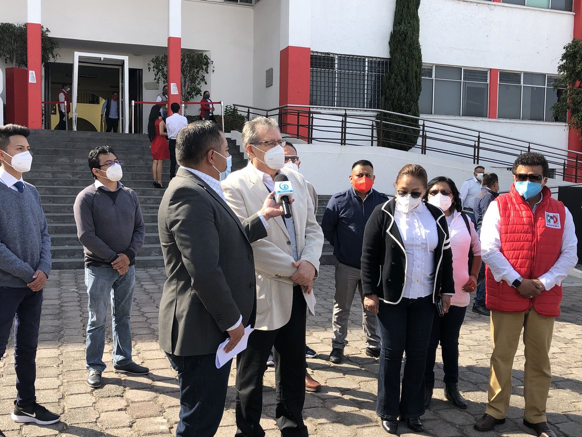 saralauracg's tweet photo. #JuntosYPreparados el biólogo Toletino Román presentó, en el PRI estatal, su carta de manifestación de intención para gobernar Chimalhuacán para el periodo 2022-2024 https://t.co/QyBrI2oziA