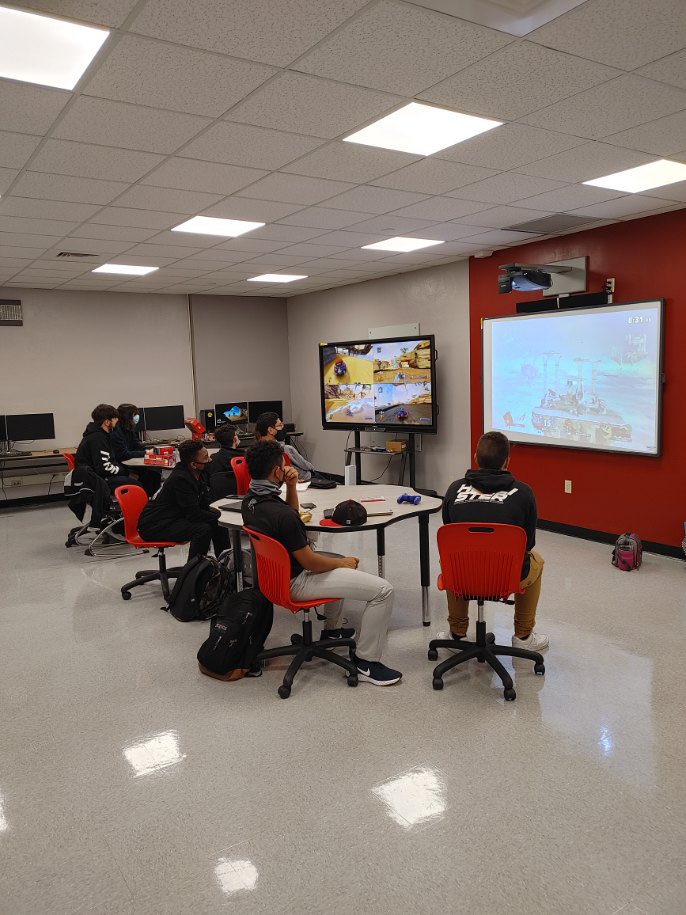 SpartanMagnet's tweet image. @_Spartan_Gaming Esports team is getting ready for their first tournament!  #EsportsAtTheRidge #GamingDesignAnimation #STEMMagnets