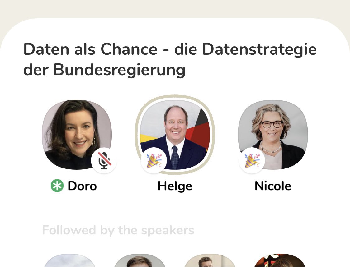 NicoleHuberDE's tweet photo. Die @Regierung17 hat ihre #Datenstrategie veröffentlicht. @HBraun und @DoroBaer haben auf #Clubhouse zur Diskussion eingeladen. Ich wollte wissen, ob sich der Bund hier auch weiterhin als Lenker des Prozesses sieht, damit die Ideen nicht im Föderalismus vernebeln. #Transformation https://t.co/QxqUdXIqWG