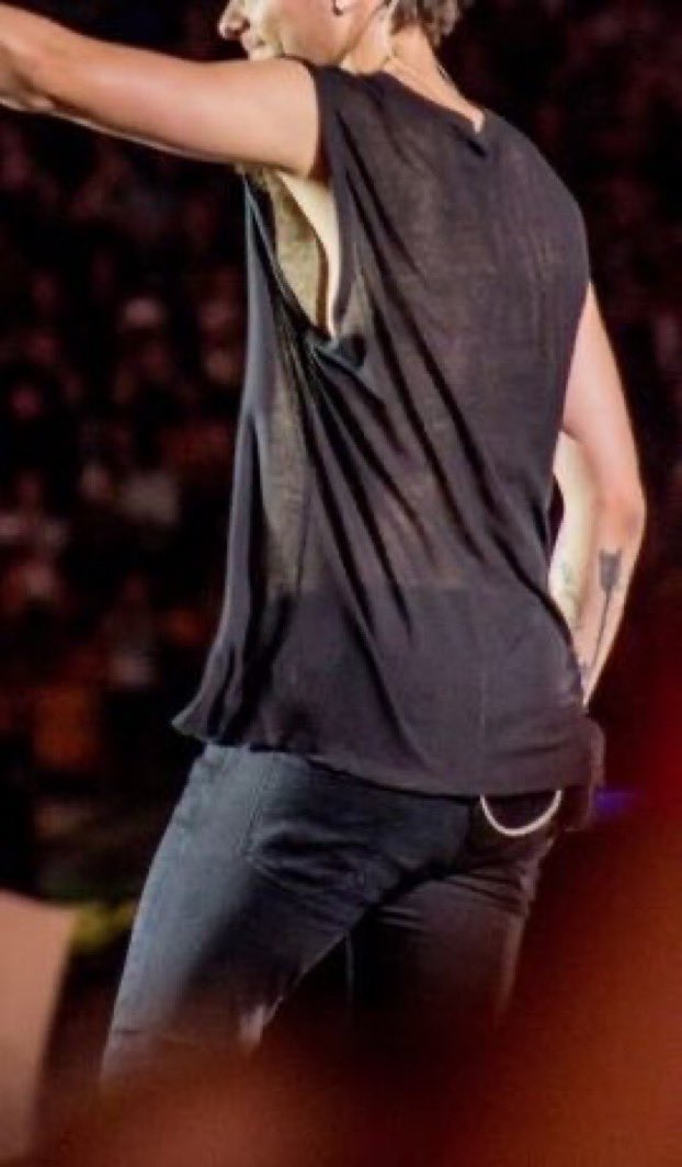louis tomlinsons ass - a very important thread