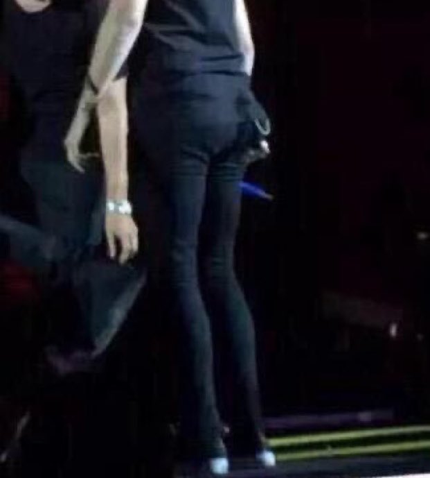 louis tomlinsons ass - a very important thread