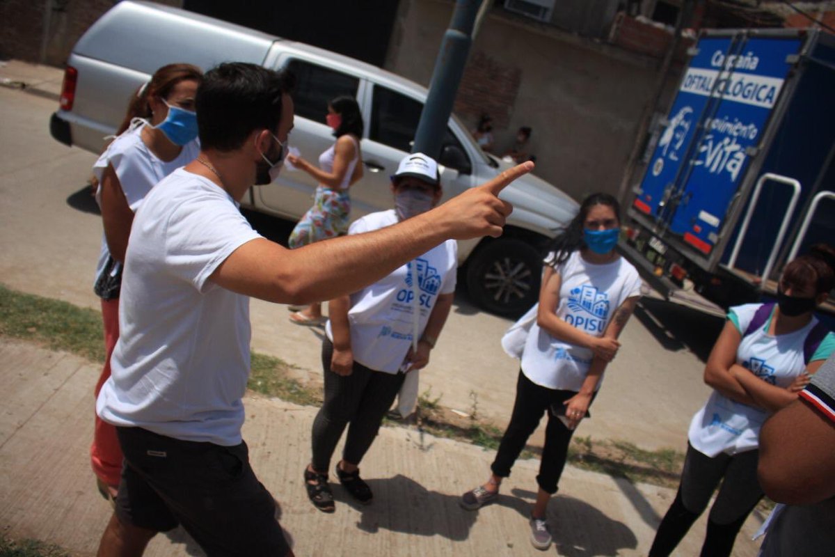 Leonardo_Grosso's tweet photo. Hoy estuvimos en la Clínica Movil del @movevitasm acompañando a los vecinos y vecinas del barrio Costa Esperanza en San Martín. 

Estamos felices de poder garantizar el acceso a la salud de tantas personas y más aún de que todavía nos queden 5 barrios por recorrer! 💕 https://t.co/hJZRsCQLH5