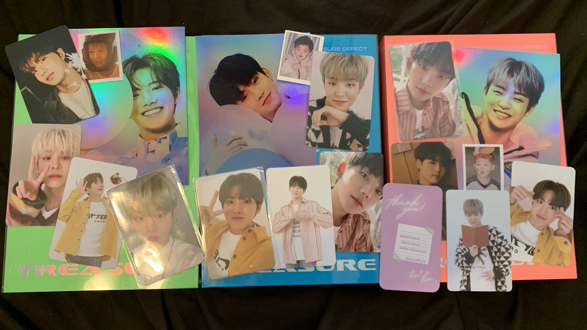 oopsyhyuck's tweet photo. the albums are so pretty 🥺 thank you @hwazikyu for getting them to me safely! #LLproofs https://t.co/jgFYpr3q7C