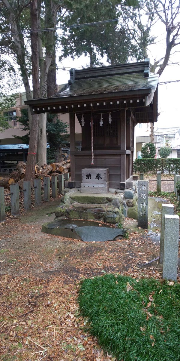 わいえむ 木曜日です 今日は 曇 雨 の天気予報 傘持っていきます 東京都あきる野市の二宮神社境内にある 諏訪神社です