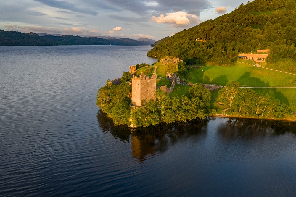 welovehistory's tweet image. A6. Views. For. Miles 😍 Need we say more?!

#ScotlandHour

📸 Castle Campbell | Urquhart Castle | Kisimul Castle | Skara Brae