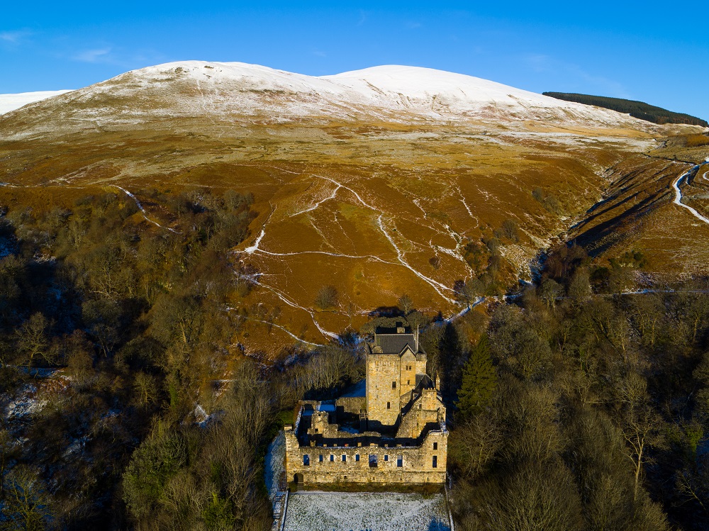 welovehistory's tweet image. A6. Views. For. Miles 😍 Need we say more?!

#ScotlandHour

📸 Castle Campbell | Urquhart Castle | Kisimul Castle | Skara Brae