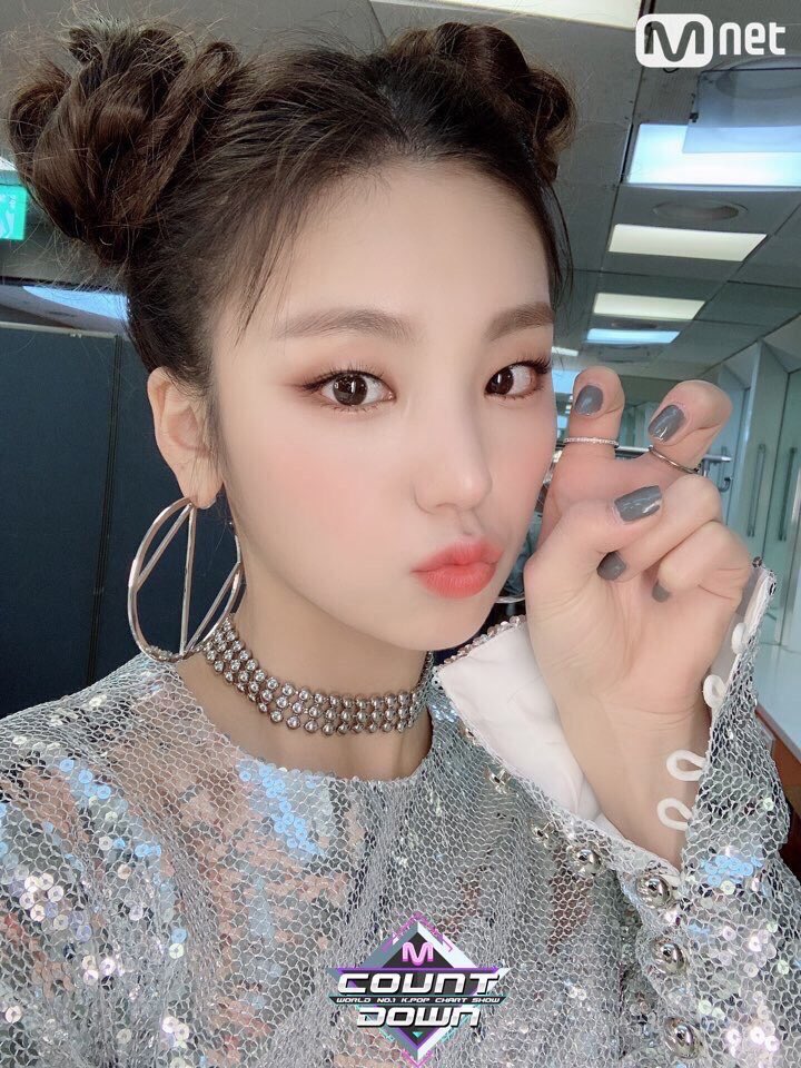RITZYTWT's tweet photo. ❀  ⃗   𝕒𝕝𝕝   𑊑   in   𓂃   *   𝘂̲𝘀̲   .ᐟ   ꜜ   ♡   𝗿𝕚tzч  𓈀   (  ǝ.  )   -ど.𝕧𝕖𝕟𝕥𝕤  :  #CLARITYCB * #FLAMEWithCLARITY

Nuestra chiquita Juniper no quería perderse del comeback de los talentosos CLARITY, por eso se fue corriendo para no perderse la presentación. https://t.co/GcAmj4oieU