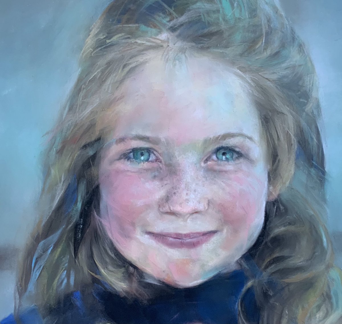 libbyfellingham's tweet photo. #closeup #chalkpastels #pasteldrawing #drawing #portraitcommission #portraitartist https://t.co/GtgkVAIUqx