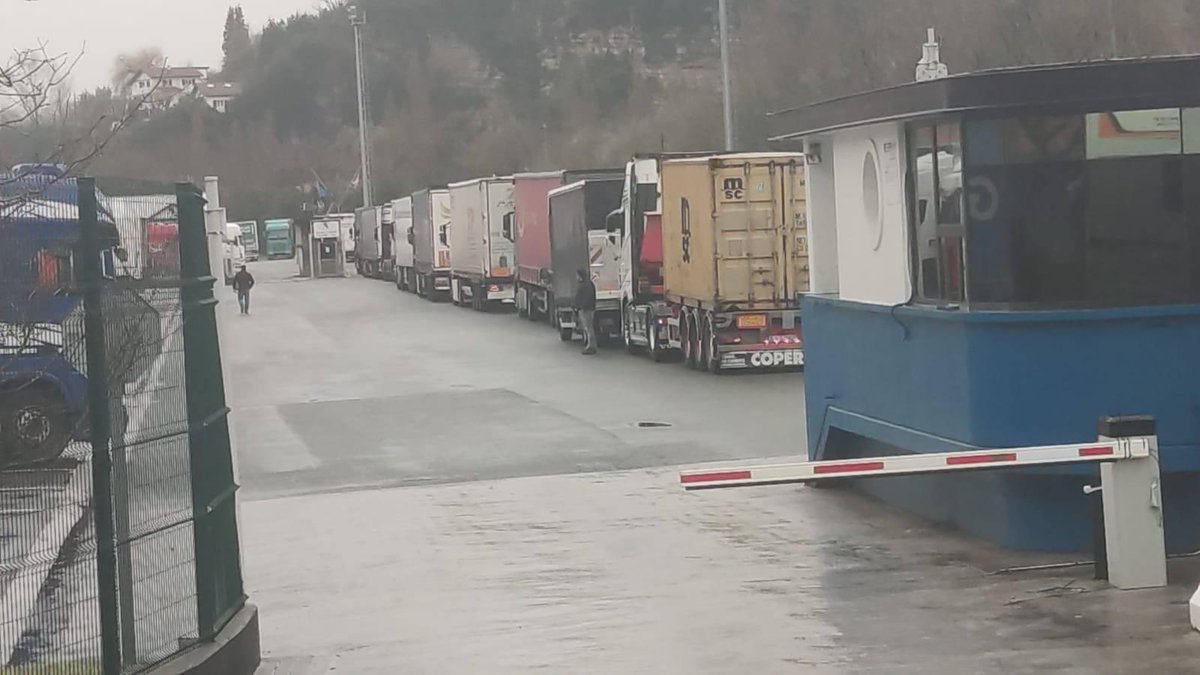 Never mind the uk border into the EU This is the spanish border at irun .. exports from uk clearing - and this is from a haulier - it’s taking two days to clear customs - Monday is worst as they aren’t open weekends . So if you have a weekend delivery to spain your stuffed ..