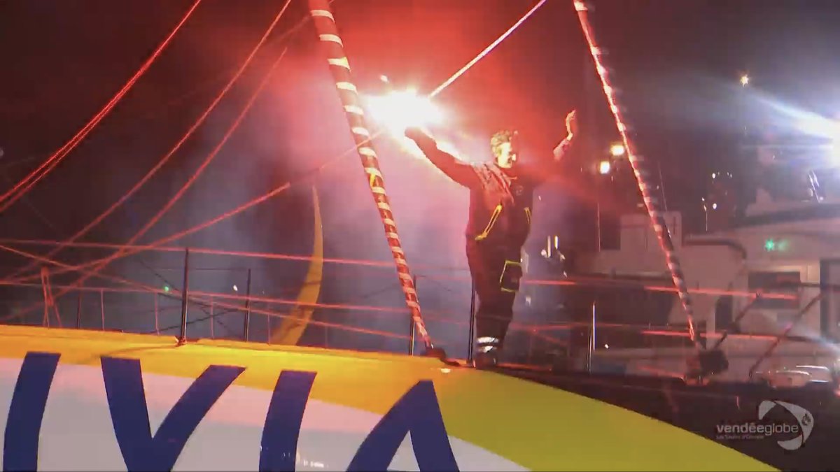 ieYeeM's tweet photo. Gratulacje dla @CharlieDalin i @ApiviaVoile ⛵️🌊💨🍾👏
Pierwszy przekroczył linię mety i ukończył @VendeeGlobe w czasie 80d, 06h, 15min i 47sek. 🌎 #VendeeGlobe https://t.co/y3nKOEfOZ7