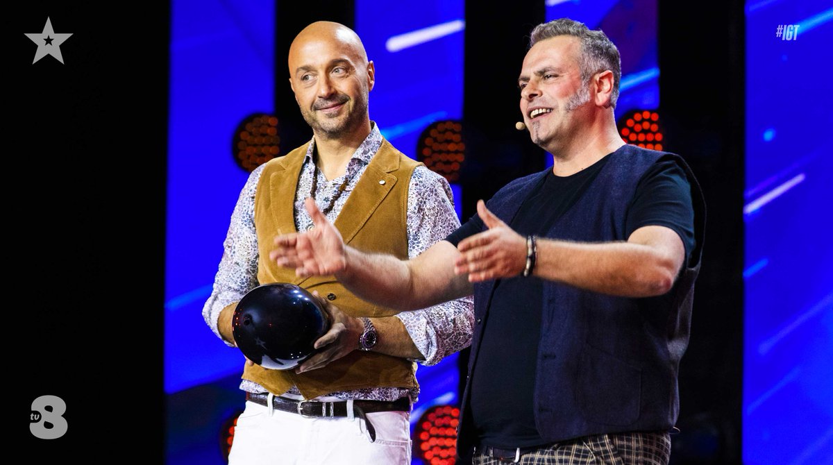 IGT_official's tweet photo. Un mentalista così rock non lo avevamo mai visto! 🤟🎸 
#IGT https://t.co/1clzeCgQyF