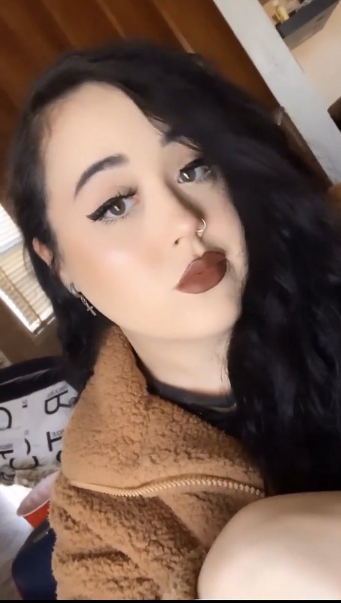 mscelenamarie's tweet photo. I never come on here but... here’s an update of me.... ok bye ✨ https://t.co/naF9Hyp6m8