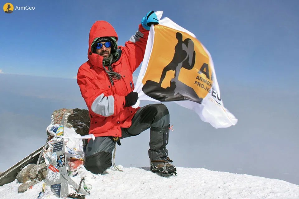 Founder of "Armenian Geographic" Tigran Varag talks about his participation in the war in the southern direction, south of Shushi, in details. He gives out some very interesting details.