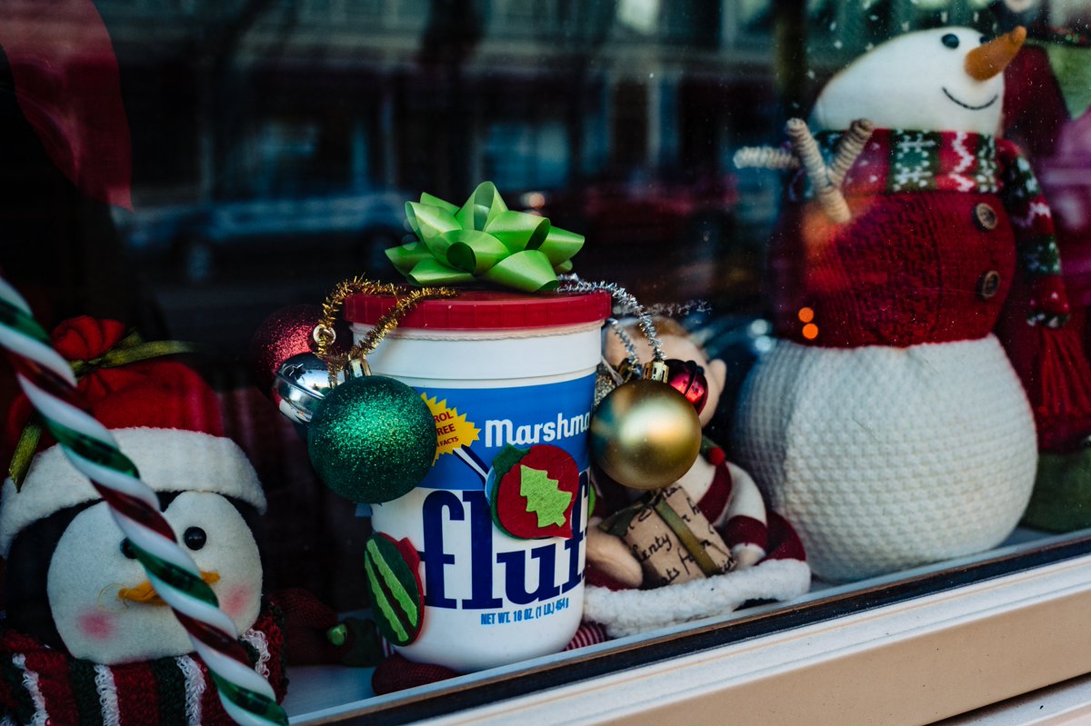 AllAbout02143's tweet photo. #TBT to this past year's #HolidayStroll! Did you...
πVote in the Storefront Decoration Contest?
πΈSnap an #ElfieSelfie?
ποΈShop w/ #localbusinesses in the #KeepSmallStrong Challenge?
π₯Share your fave part of the Stroll!
πΈ: @kristinchalmersphoto π
#LoveUnionSquare https://t.co/lRytbFCvZL
