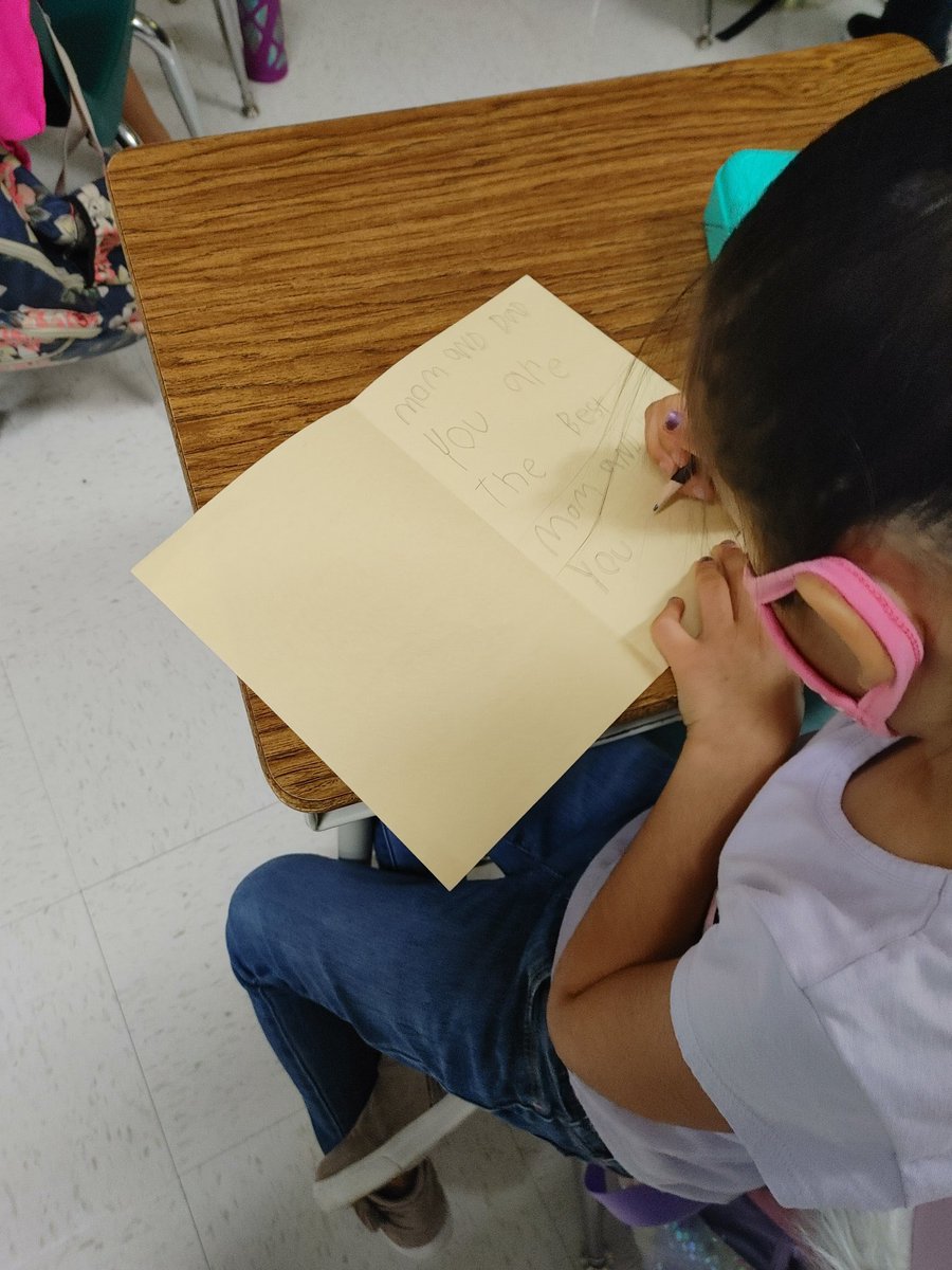 CounselorSoto's tweet photo. I love seeing all the kiddos and staff excited and eager to join in on #greatkindnessweek We have some pretty special #SmithLeopards! ❤️🥰😍 https://t.co/T0kh1Jqjy2