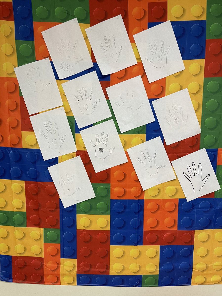 CounselorSoto's tweet photo. I love seeing all the kiddos and staff excited and eager to join in on #greatkindnessweek We have some pretty special #SmithLeopards! ❤️🥰😍 https://t.co/T0kh1Jqjy2