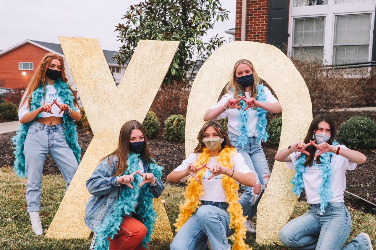 Here we go again, listening to the entire Mamma Mia soundtrack on repeat 🎶 We had an ABBA-tastic bid day welcoming home five new super troupers 🕺🏻