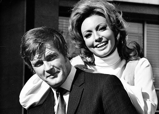 TimeLordDrew61's tweet photo. Watching a Roger Moore Iβve never seen before Crossplot 1969 with Alexis Kanner. #RogerMoore #AlexisKanner #ClaudieLange #Crossplot https://t.co/pXkSkPXRi1