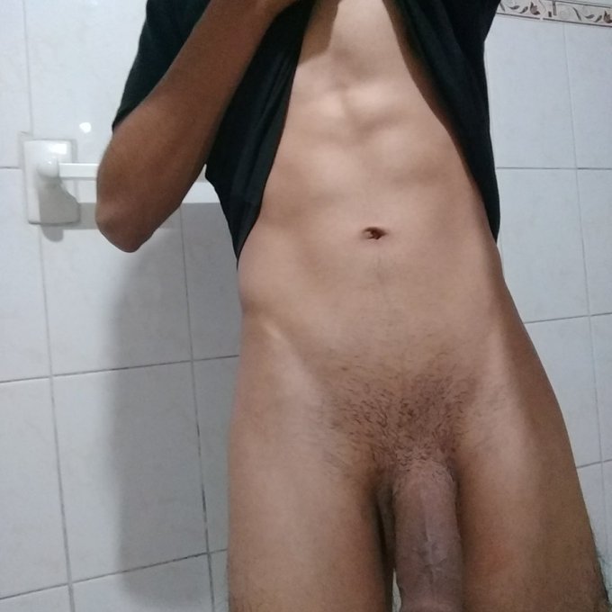 follow me, retweet and wait for your reward ?#Gay #pride #gayteenboys https://t.co/5etuylSdFh