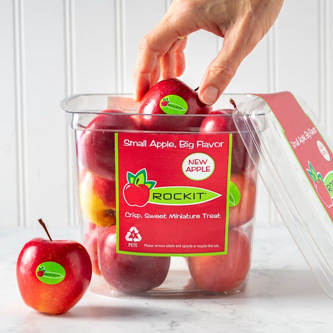 ChelanFresh's tweet photo. A snack you and your little ones can bond over! These naturally miniature apples are #KidApproved and a healthy treat all ages will love! @RockitAppleUSA ❤️
Find Rockit™: https://t.co/kPWFPa0ule
#Family #Parenting #HealthySnack #KidApprovedFood #ThinkSmallEatWell https://t.co/PeOPdkYYXu