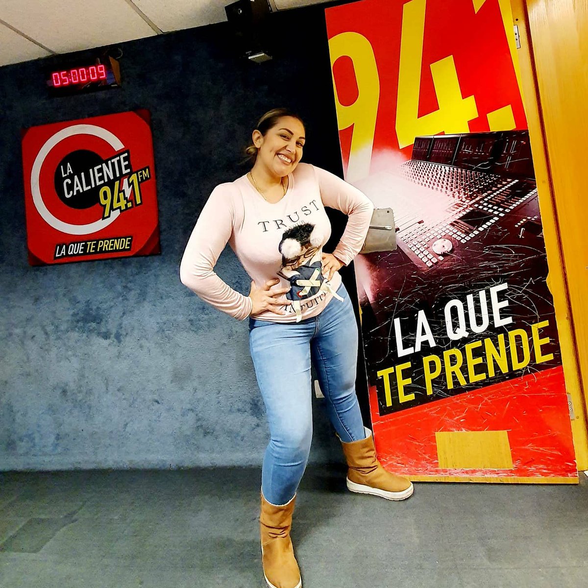 ChelitaGarza's tweet photo. En vivo 5 a 7 #amimevale https://t.co/plXTVE5L7H