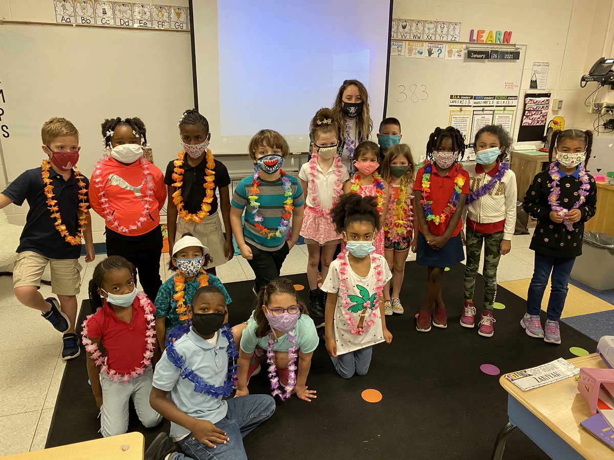 sdedragons's tweet photo. Dragons were all decked out in their Hawaiian style clothes so that they could remember to ride the kindness wave! 💙🌊🌺#KindnessWave #KindnessWekk2021 #BeKind #HawaiianStyle #KindnessHearts https://t.co/mHA5brWYNs