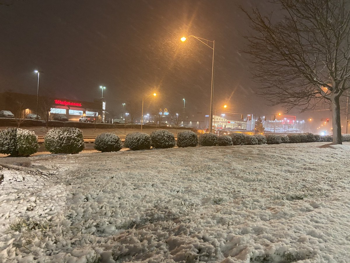 In the past two hours snow has started to accumulate in Lexington. Luckily traffic seems to be moving steadily on Man O’War Blvd though. <a href="/LEX18News/">LEX 18 News</a>