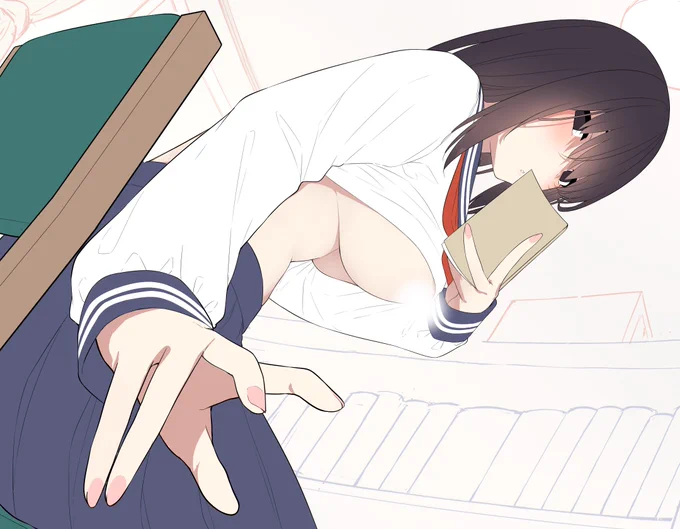 何か描いてる 